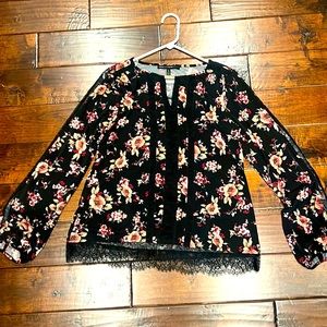 New White House Black Market Top